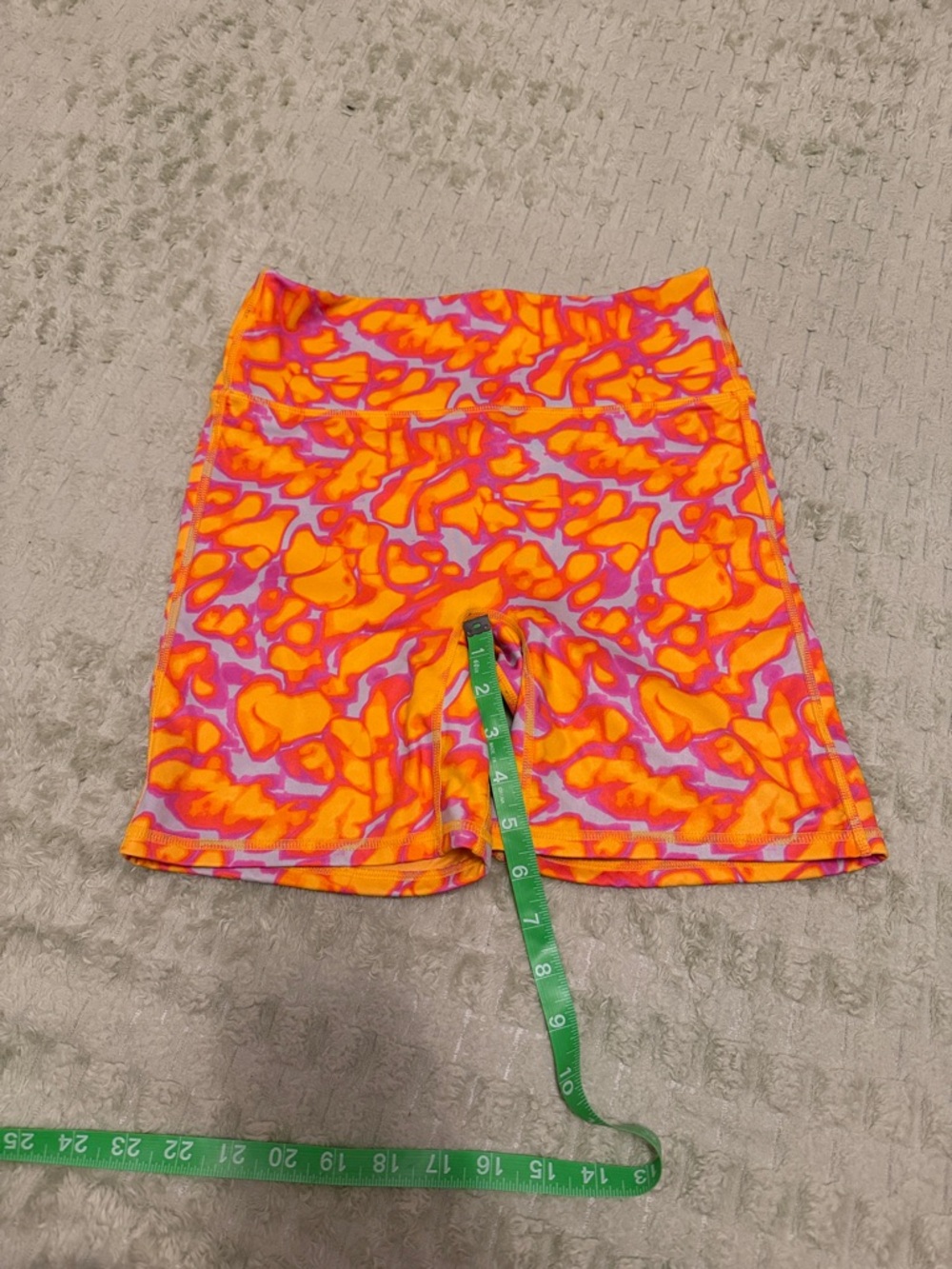 Fabletics medium High-Waisted Shorts in Orange and Pink Abstract Print - Picture 4 of 10
